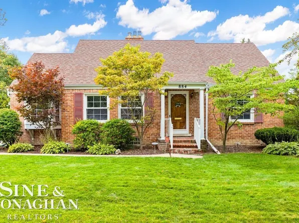884 Hawthorne Rd, Grosse Pointe Woods, MI 48236