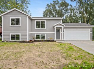 2714 Mayfield Ave NE, Grand Rapids, MI 49505