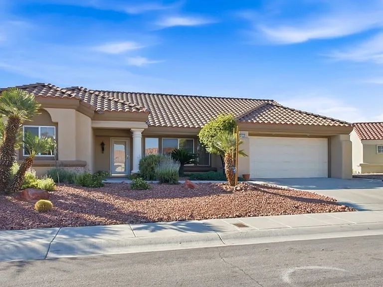 2433 Sunup Dr — Photo 1