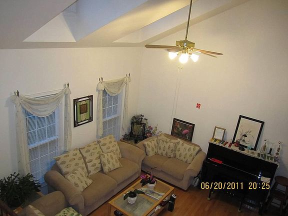 5th image of 13813 Saddleview Dr