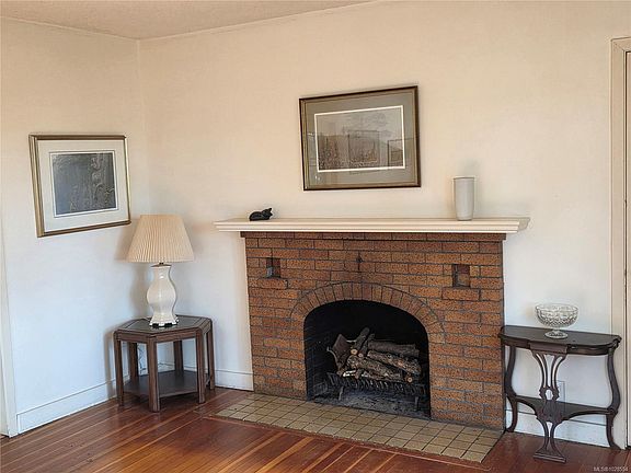 4th image of 1254 Burnside Rd W