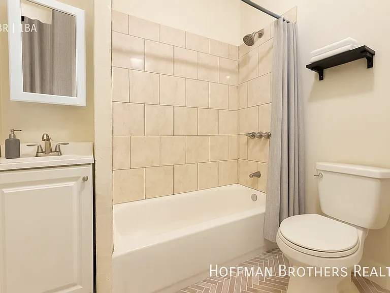 1000 S Grand View St #103 — Photo 2