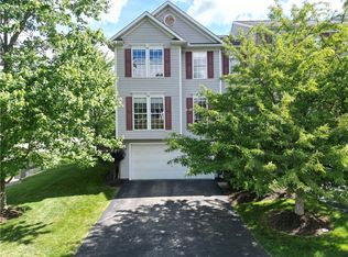 623 Village Green Blvd E, Mars, PA 16046