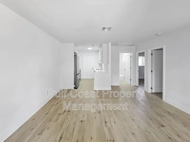 2 bed, 1.0 bath, 612 sqft, $1,350 — Photo 4