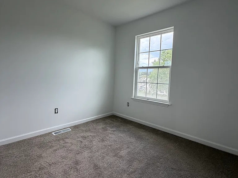 121 Westover Dr — Photo 22
