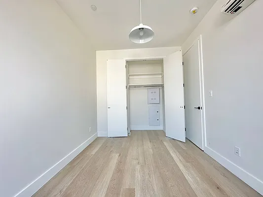 Bedroom, photo 1