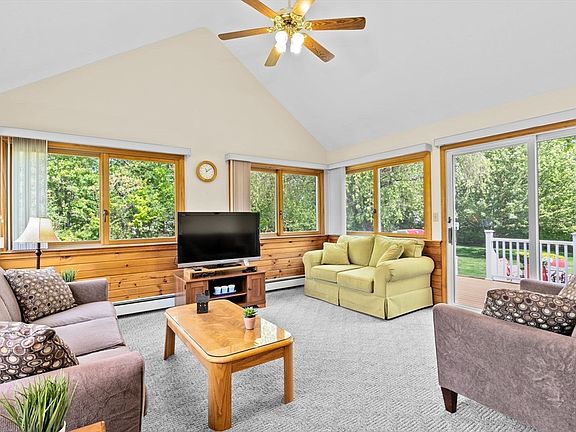 3rd image of 24 Christina Dr