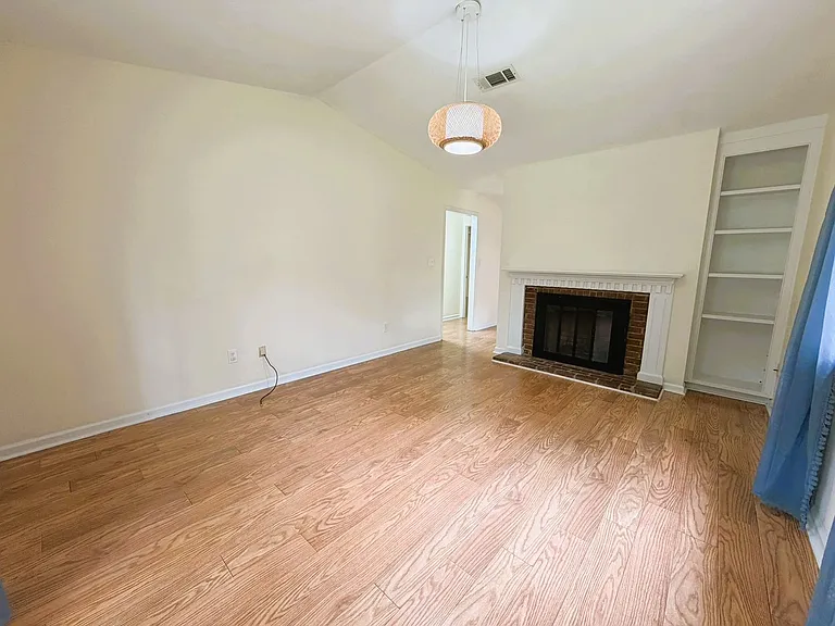 136 Belmont Rd — Photo 5