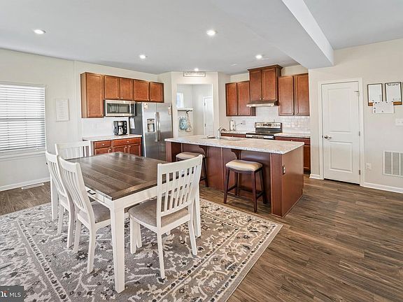 4th image of 221 Weston Dr