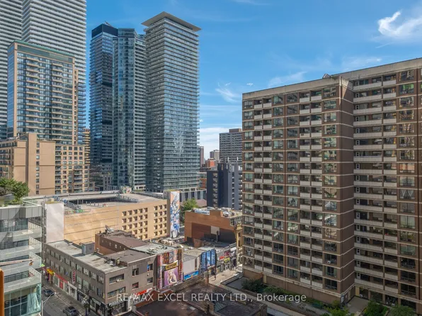 35 Balmuto St #1205, Toronto, ON M4Y 0A3