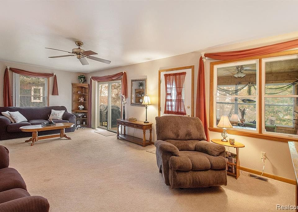 10521 Runyan Lake Poin, Fenton, MI 48430 MLS 20230095634 Zillow