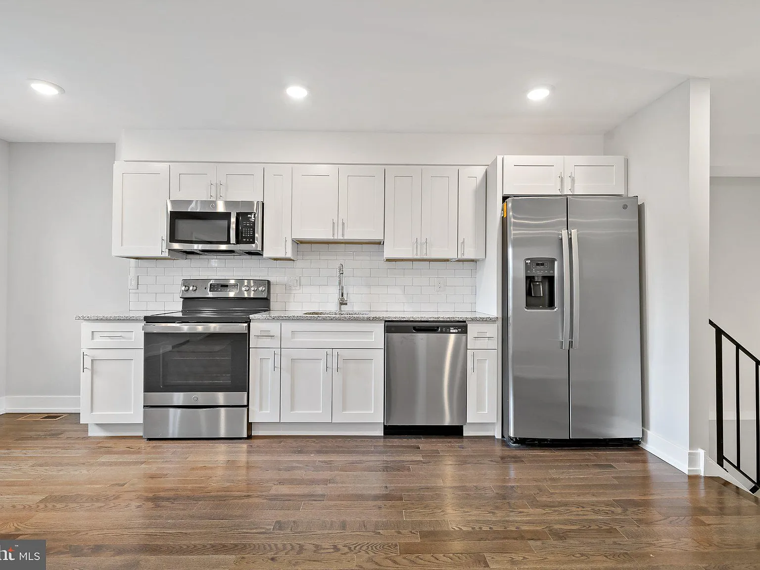 2 bed, 2.0 bath, $1,900 — Photo 2