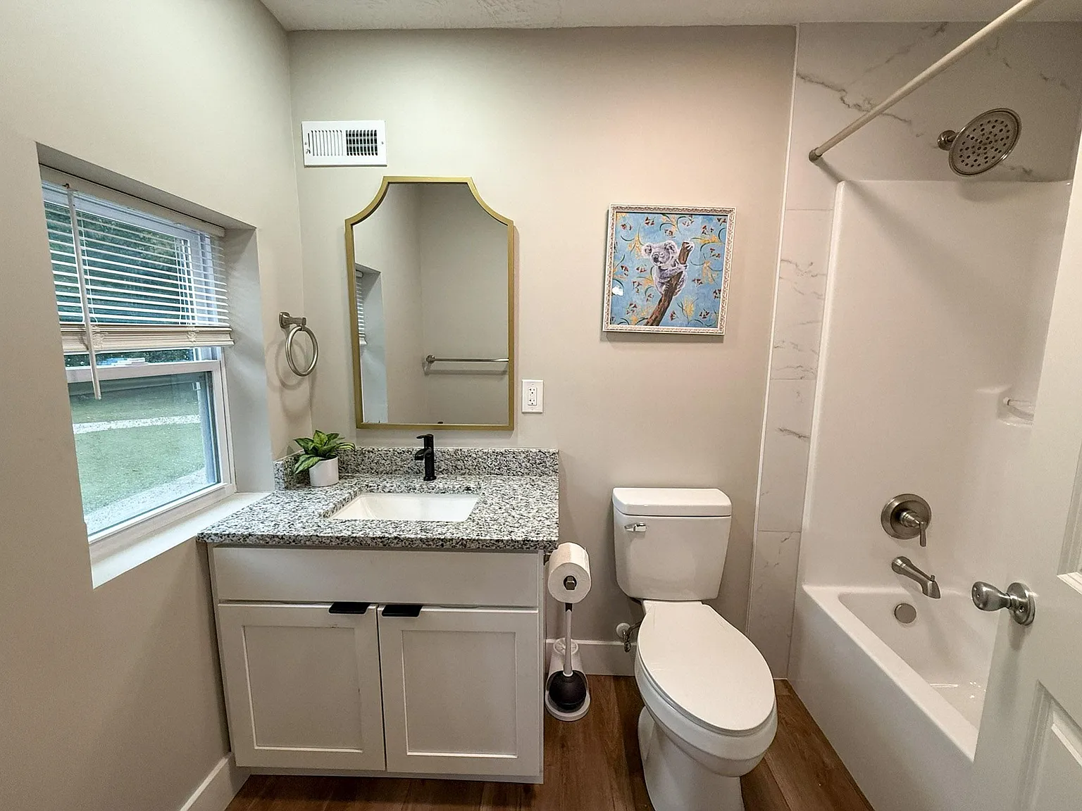 4 bed, 4.0 bath, 2350 sqft, $1,183 — Photo 4