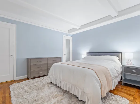 333 East 43rd Street image 8 of 12