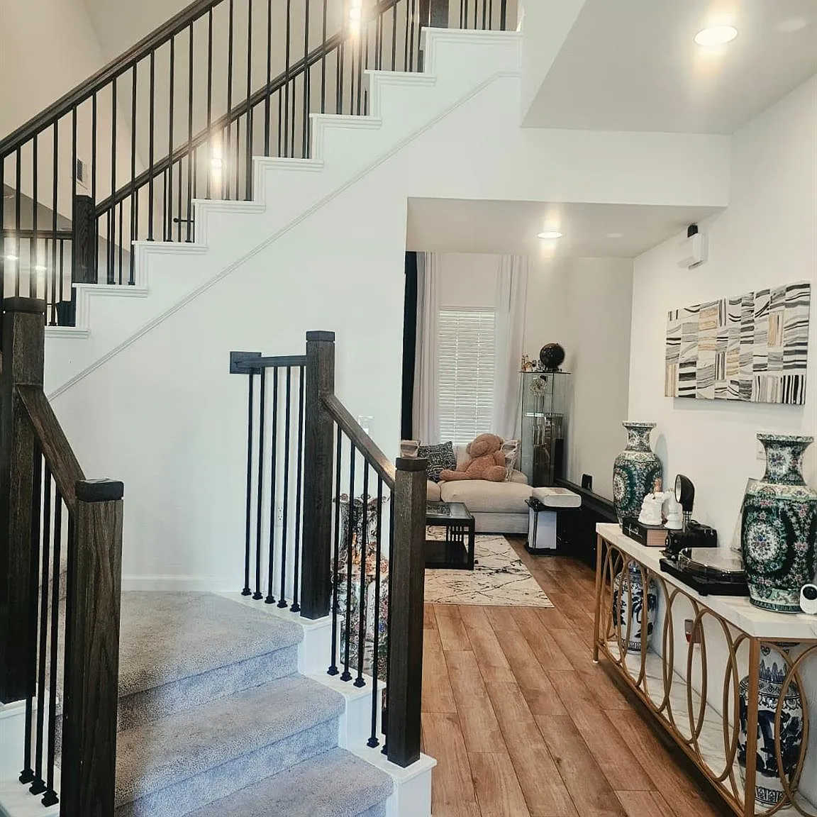 4 bed, 2.5 bath, 2624 sqft, $2,500 — Photo 1