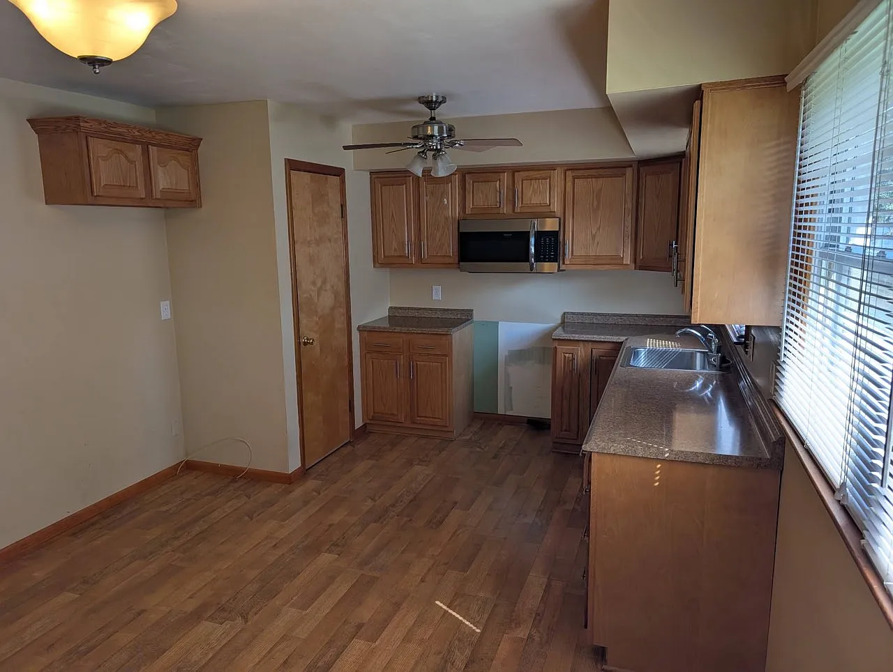 2 bed, 1.5 bath, 1032 sqft, $1,200 — Photo 4