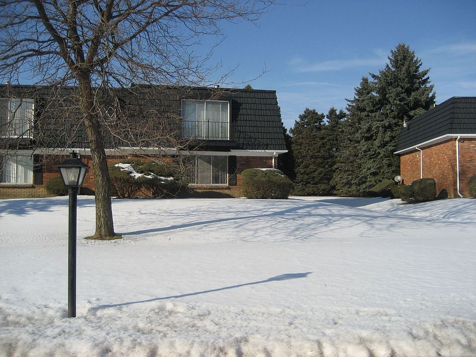 Colonial Village Way 