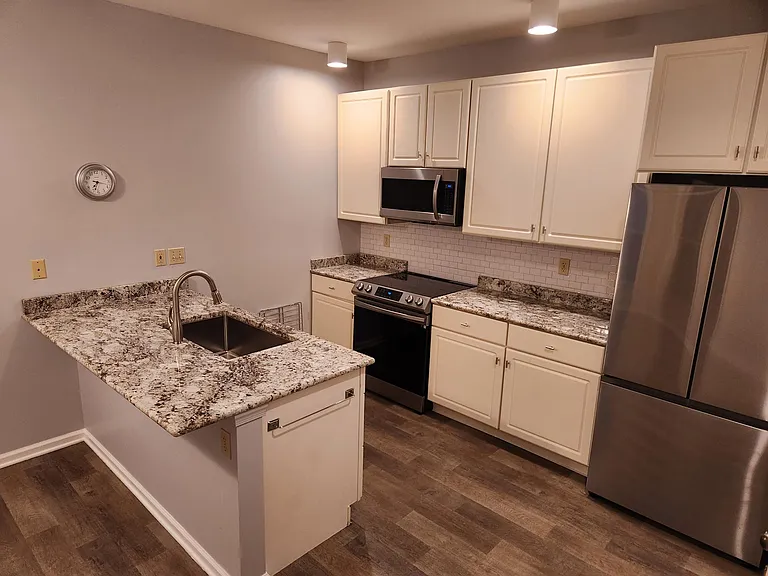 184 Crescent Dr — Photo 3