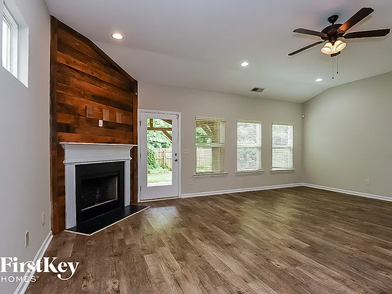 180 Renford Rd — Photo 2