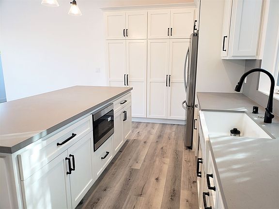 3rd image of 814 Clark Ave