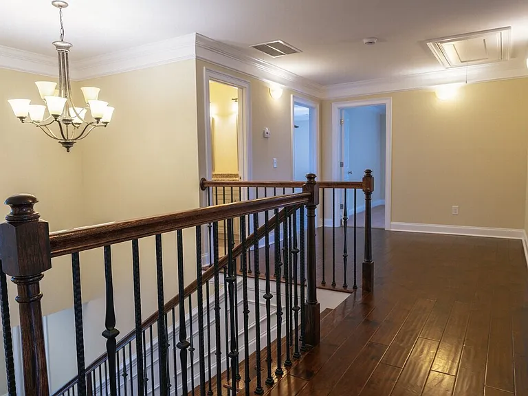 716 Banbury St — Photo 12