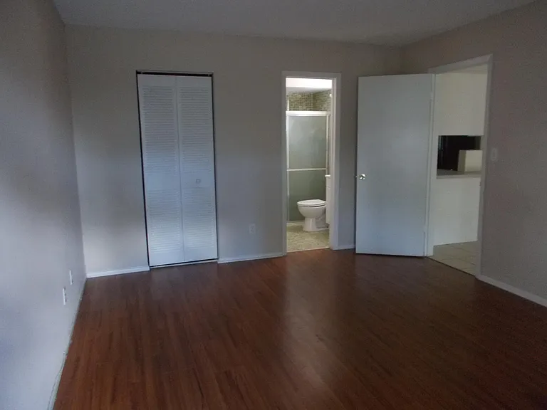 4261 Island Cir #F — Photo 10