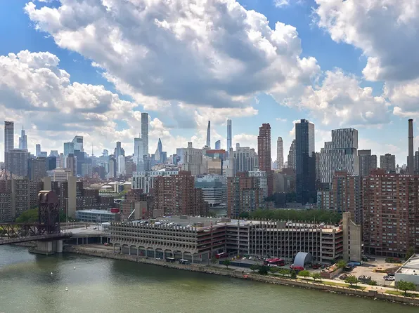 34-46 Vernon Boulevard image 11 of 12