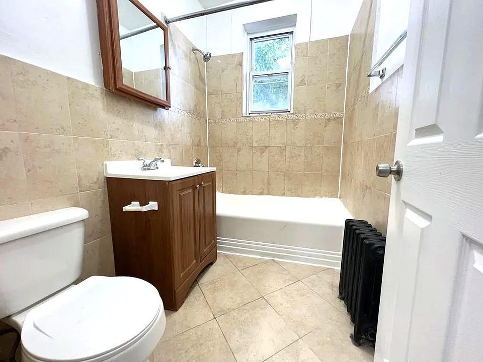 2nd image of 404 Union Ave #402