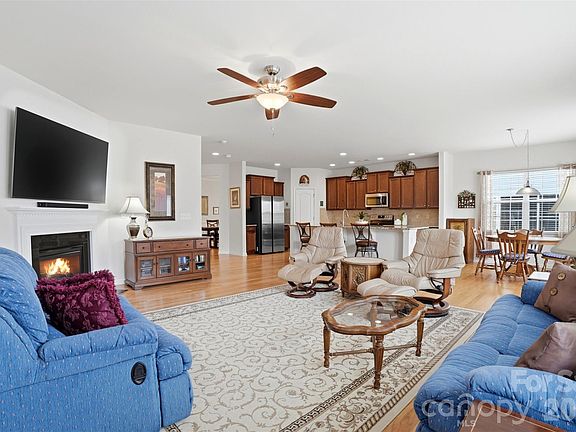 4th image of 4086 Perth Rd