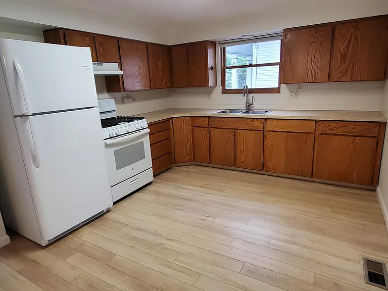 710 S Sheridan St — Photo 5
