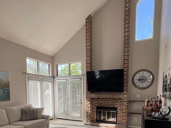 3rd image of 6525 Wandsworth Cir