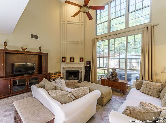 4th image of 26015 Meadowcrest Dr