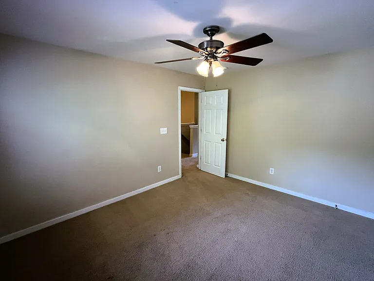 410 Queensbury Ln — Photo 9
