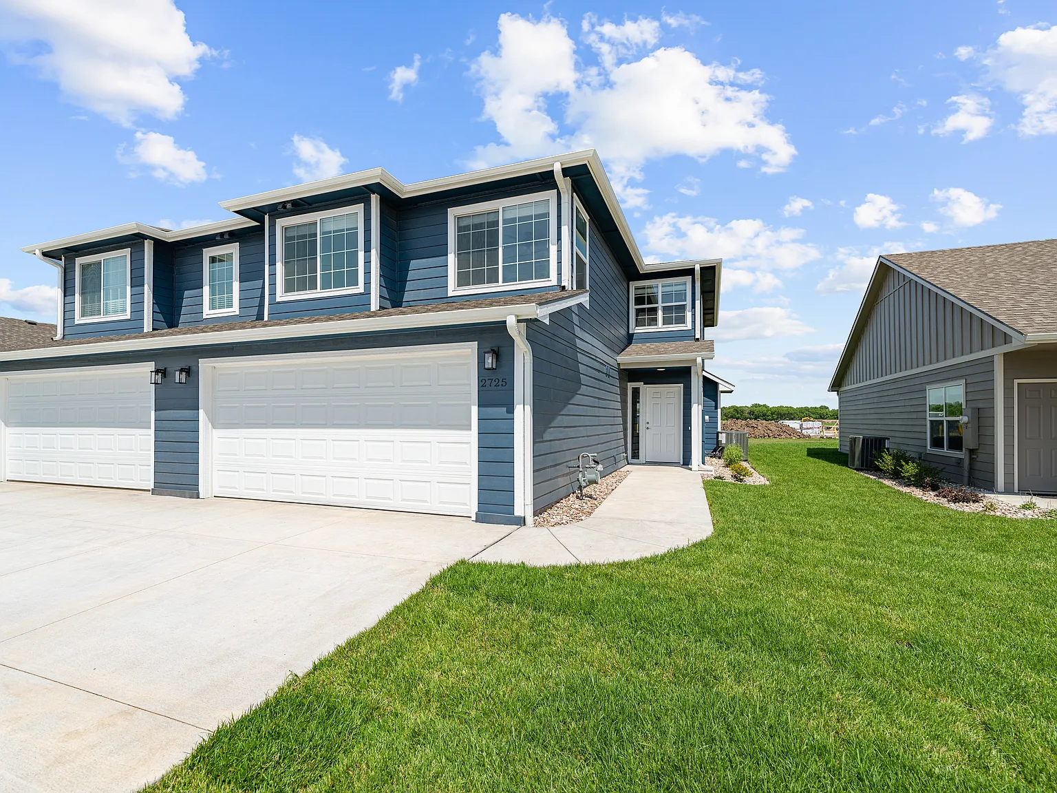 3 bed, 2.5 bath, 1560 sqft, $2,200 — Photo 1