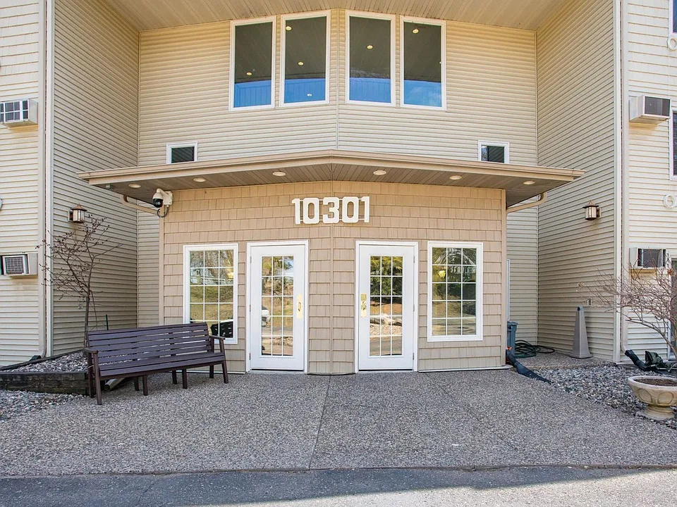 10301 Cedar Lake Rd #319