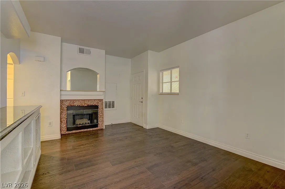 2 bed, 2.0 bath, 821 sqft, $1,325 — Photo 4