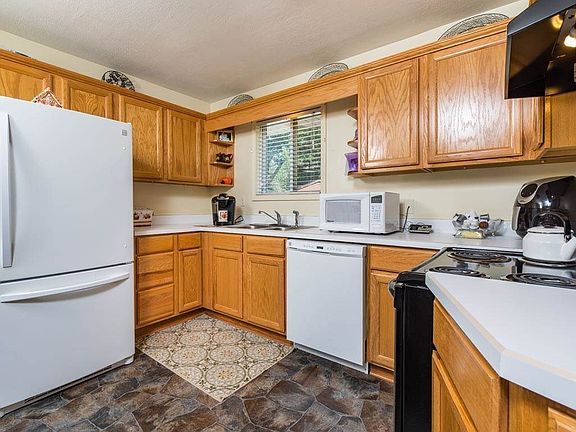 4th image of 54264 Silver St APT 4