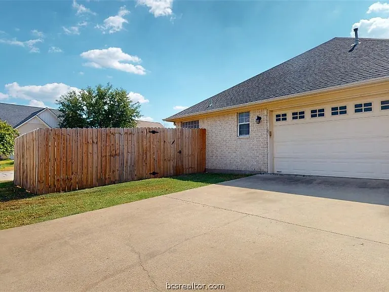 3925 Devrne Dr — Photo 21