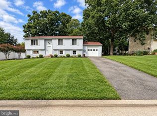 905 E Roanoke Rd, Sterling, VA 20164