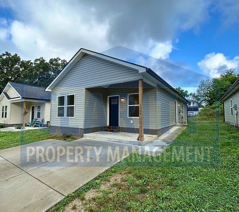 1st image of 1594 Perry St SE