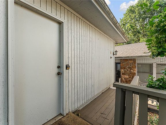 5th image of 6 Barbara Ln