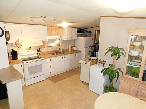 5th image of 622 Laura Ln