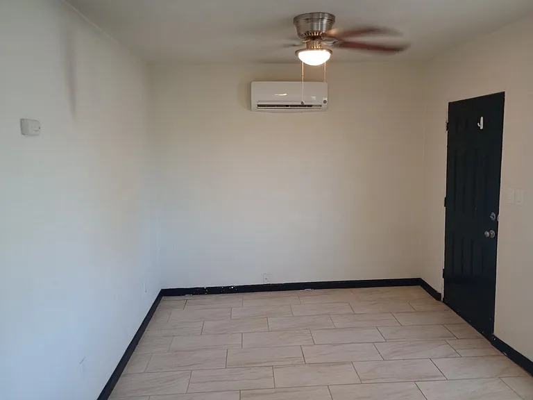 301 N Sunshine Blvd #8 — Photo 4
