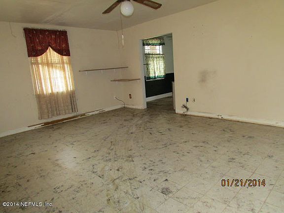 3rd image of 4724 Putnam Ave