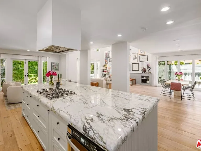 729 N Ogden Dr — Photo 10