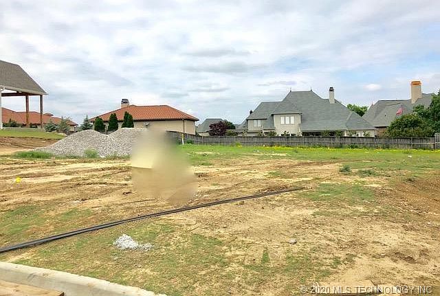 2nd image of 705 W 109th St S