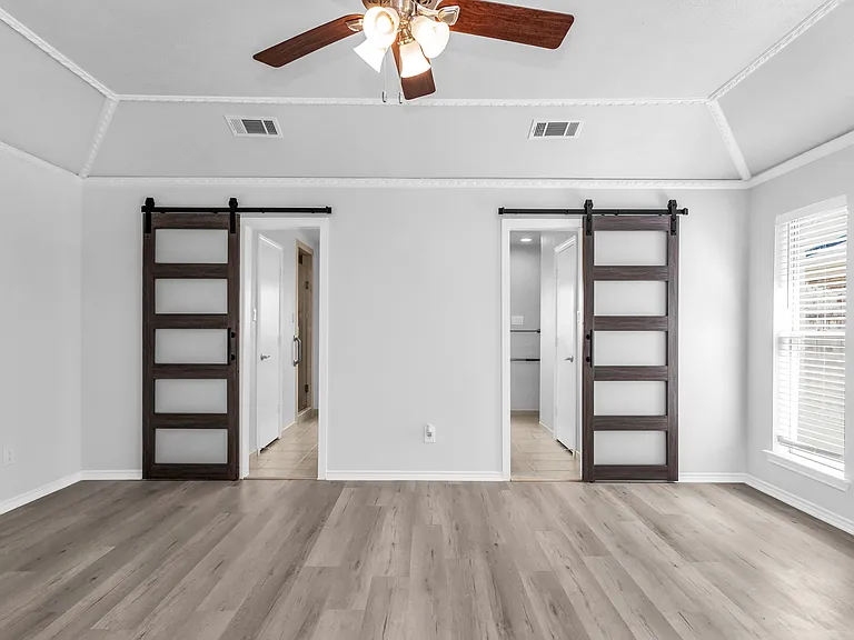 7233 Rustic Valley Dr — Photo 15