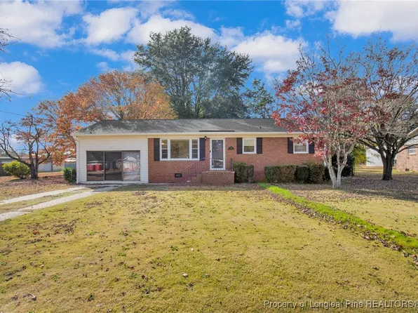 125 W Palmer St, Raeford, NC 28376