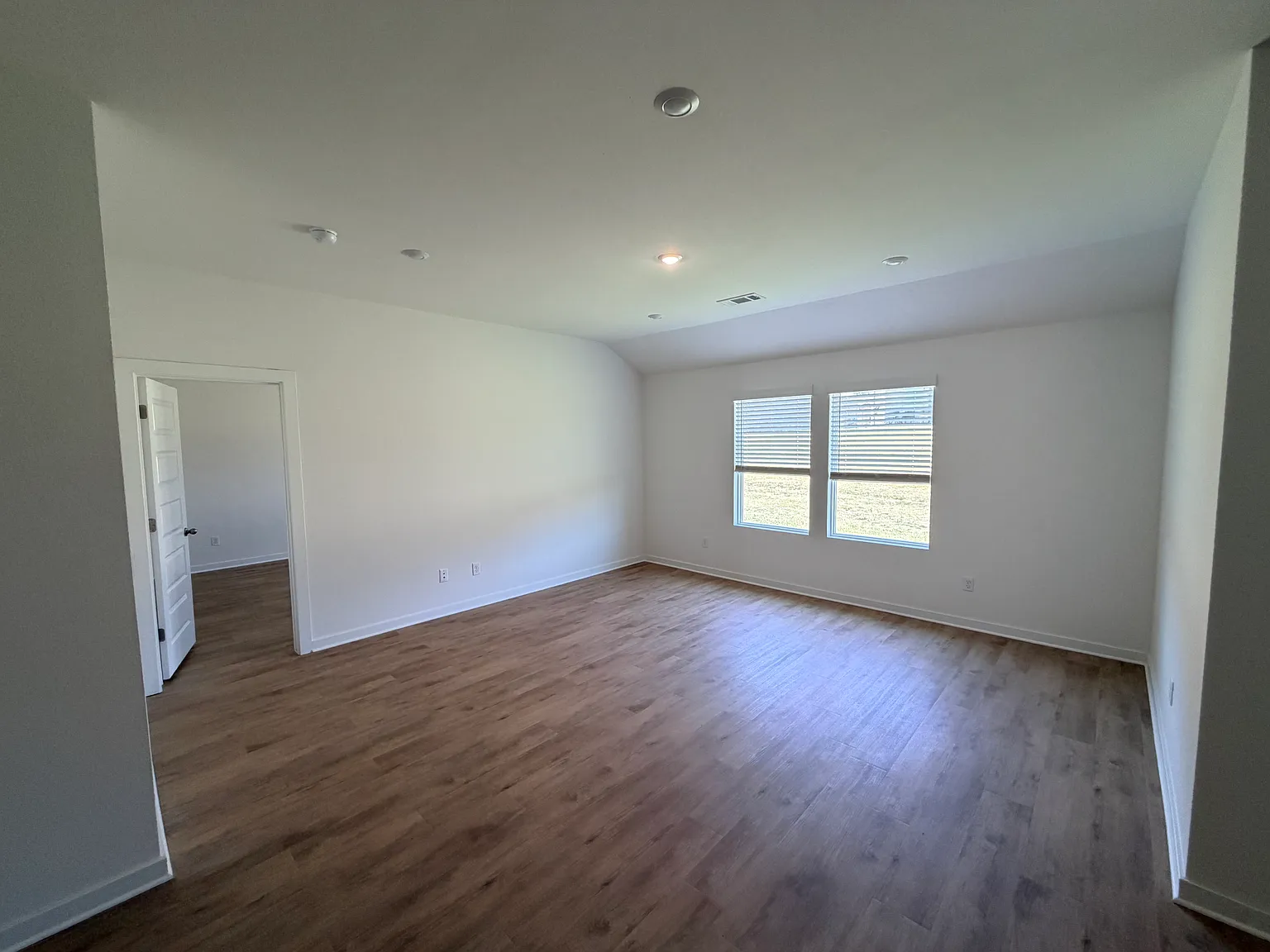 4 bed, 1859 sqft, $1,875 — Photo 4