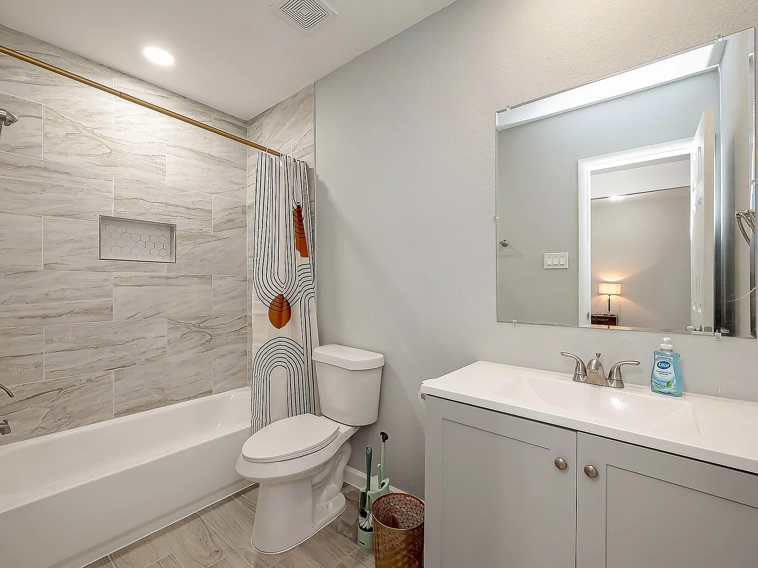 4 bed, 4.0 bath, 2625 sqft, $979 — Photo 3